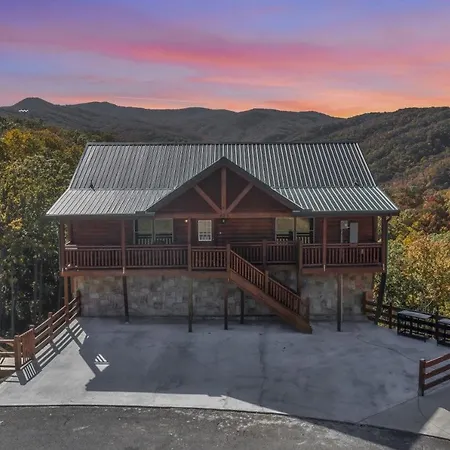 Splash Of Gatlinburg Cabin